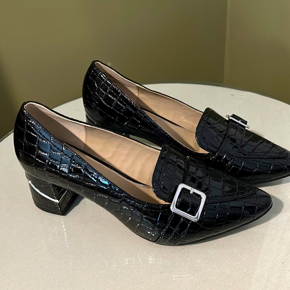 New without tags!!!!! Beautiful shoe size 8 heel “2.25”